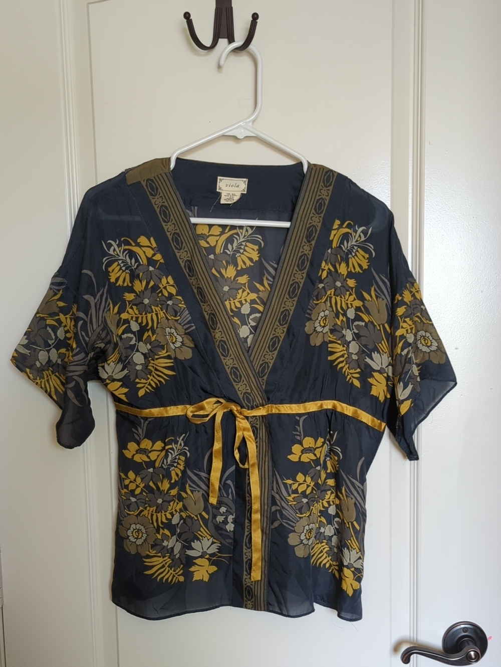 Gorgeous Anthropologie Silk Viola Floral Kimono Blouse